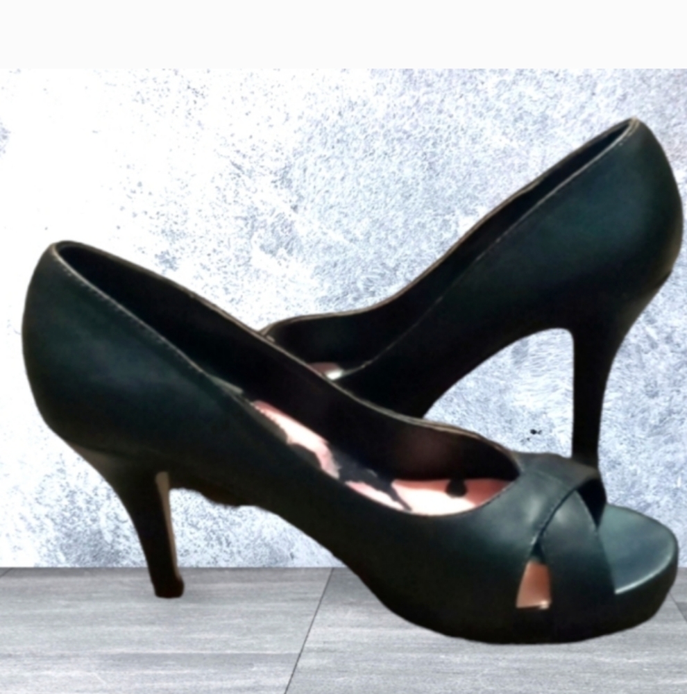 Madden girl heels in good used condition size 7 black 4"heel